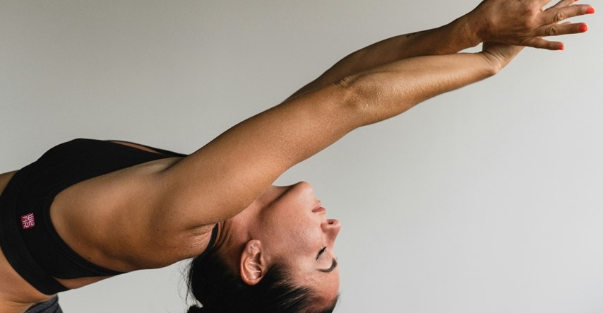Učiteljica joge preporučuje jednu vježbu za bolju pokretljivost zglobova