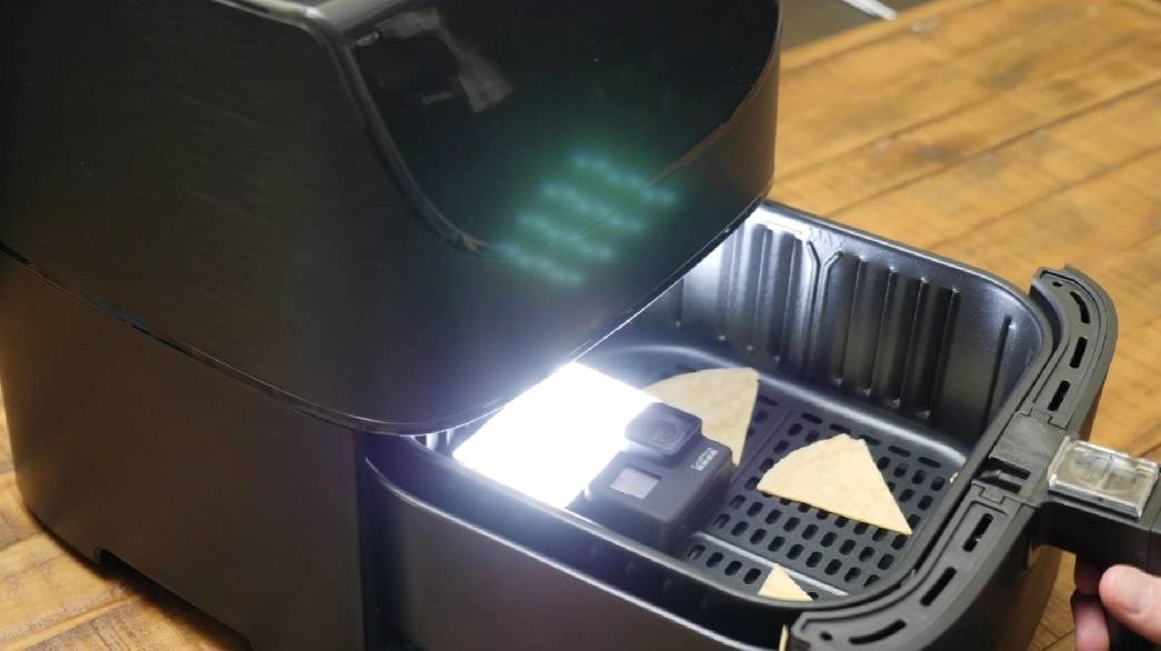 Stavio je kameru u fritezu na vrući zrak, ljudi oduševljeni: "Ovo sam želio vidjeti"