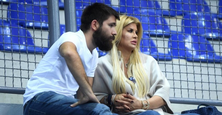 Tedeschijev sin i 17 godina starija supruga ukrali pažnju na utakmici Cedevite