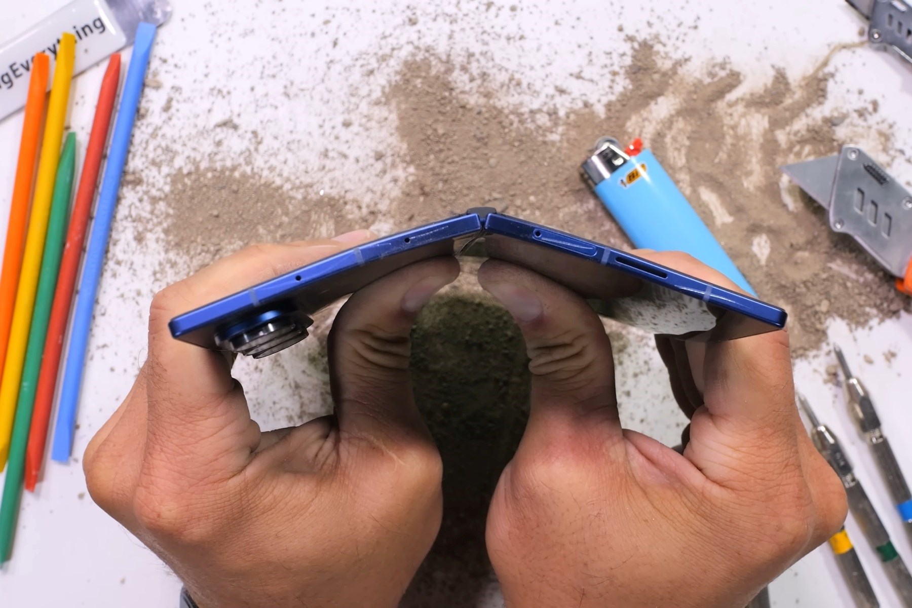 JerryRigEverything je Galaxy Z Fold 7 podvrgnuo paklu. Evo što se dogodilo