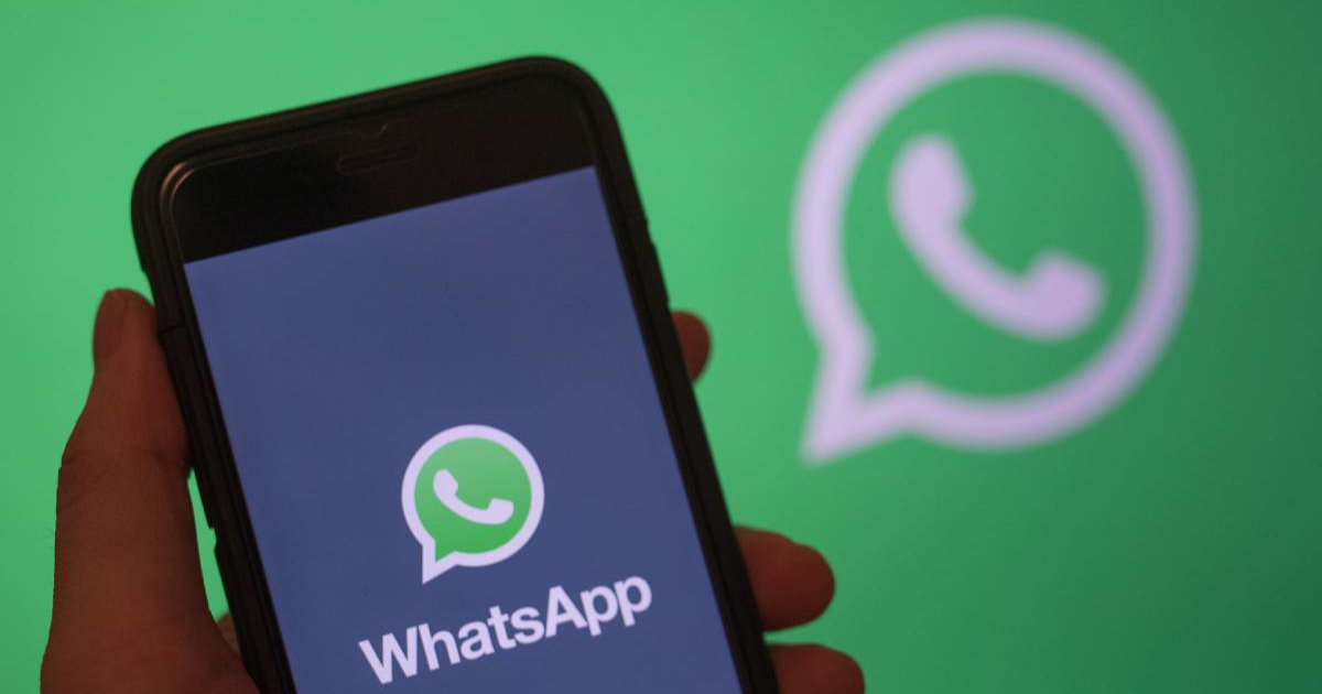 EU želi prisiliti Metu da vrati AI asistenta na WhatsApp