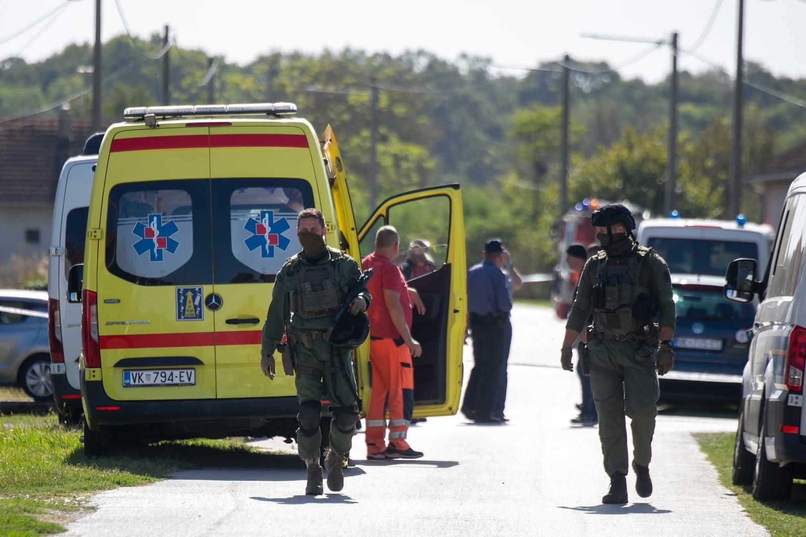 Bacio Molotovljeve, Polio Se Benzinom I Prijetio Bombom. Predao Se ...