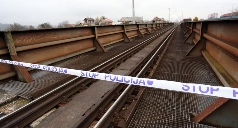 Vlak udario djevojku u Karlovcu, poginula je