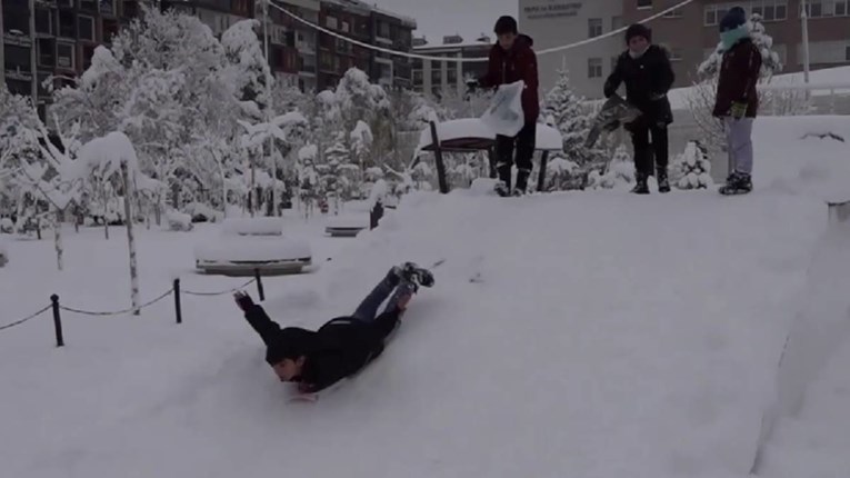 U Turskoj palo pola metra snijega: Zatvorene škole, blokirane ceste