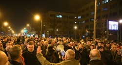 Novi prosvjed u Beogradu, ljudi došli pred sjedište policije: "Pustite ih sve"