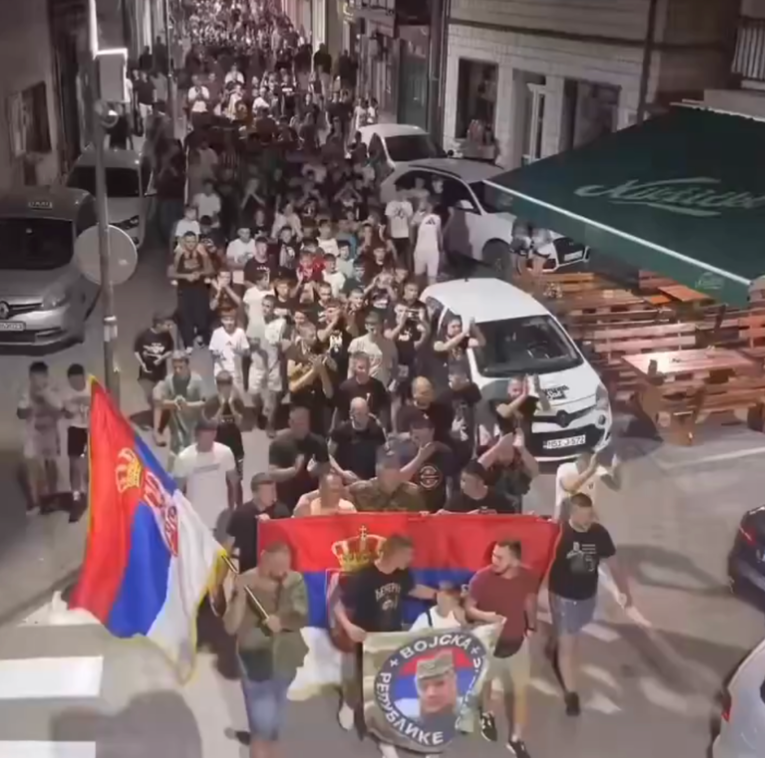 U Republici Srpskoj mladi marširali ulicama i slavili krvnika Mladića