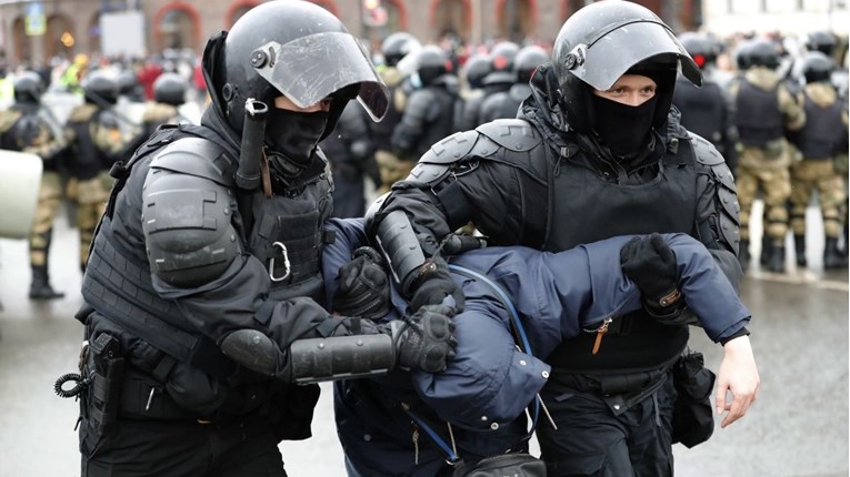 FOTO Nemiri diljem Rusije, policija uhitila 4400 ljudi, među njima i suprugu Navalnog
