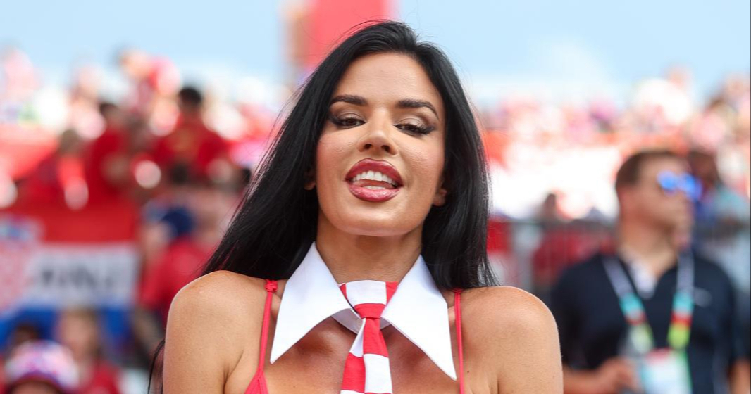 Ivana Knoll bodri Vatrene protiv Portugala u Torontu s kravatom oko vrata