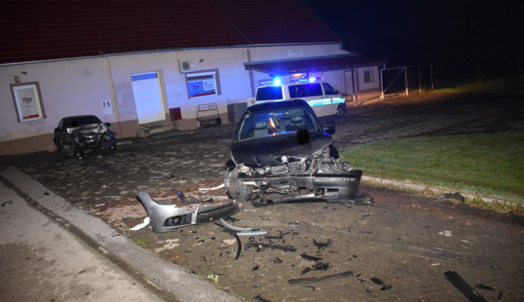 FOTO Vozač (21) se mrtav pijan zabio BMW-om u parkirani auto u Međimurju