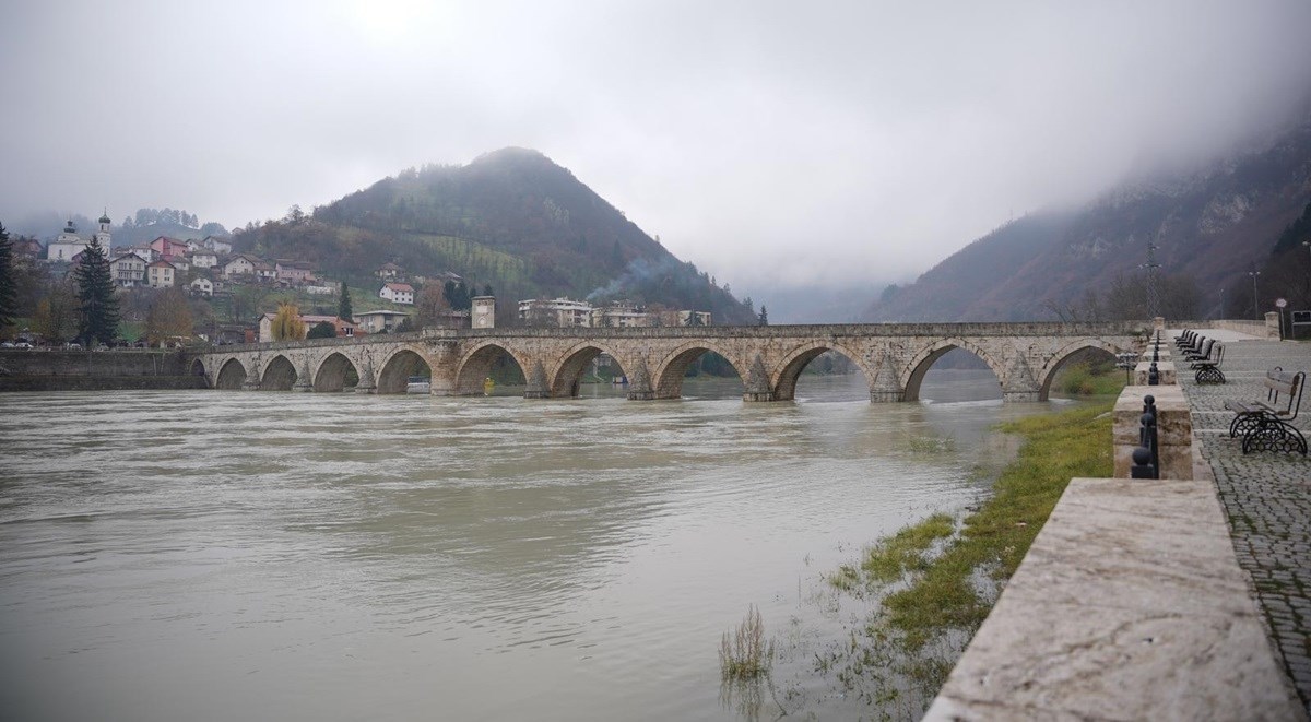 Migranti preko Drine čamcem pokušali ući iz Srbije u BiH. Prevrnuli se, 7 nestalih