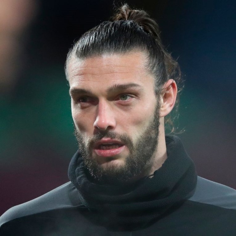 Carroll na ispitivanju u policiji. Pijan urlao i vrijeđao svoju djevojku