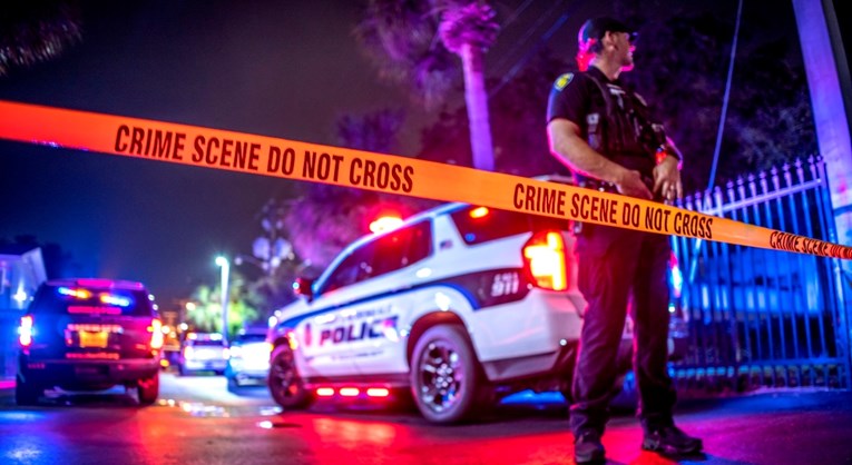 Policajac na Floridi upucao 81-godišnjakinju jer ga je navodno napala nožem