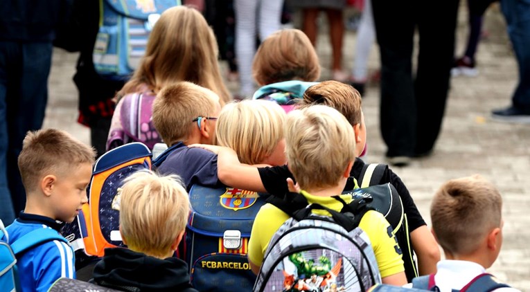 Danas počinje škola. Što se sve važno mijenja za učenike i roditelje?