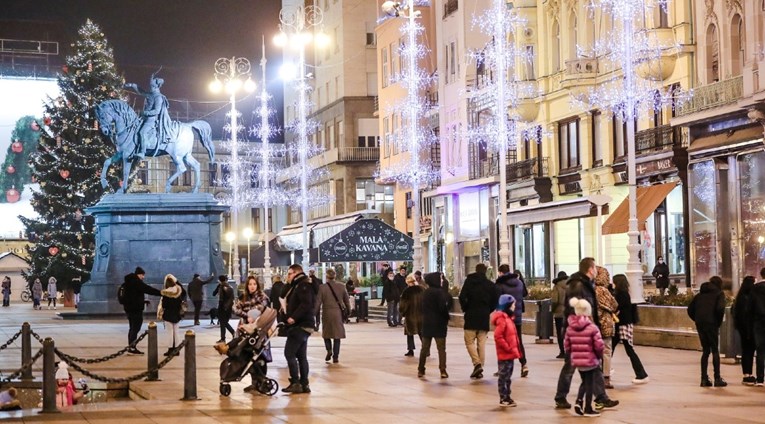 Advent u 2020. godini: Pogledajte kako je sinoć izgledao centar Zagreba
