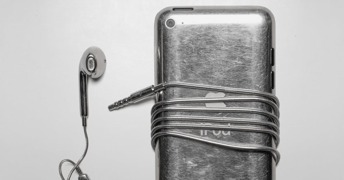 Stare Appleove slušalice postale su modni dodatak - i svi ga žele