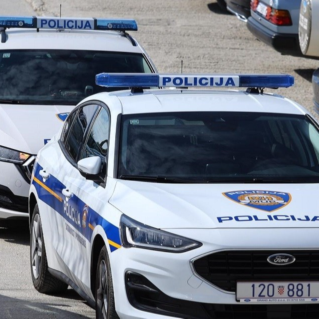 Splićanin (47) iz auta mahao pištoljem, policija ga privela