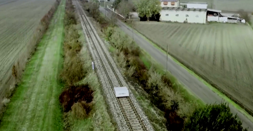 VIDEO Talijani testirali "lebdeći" vlak na tradicionalnoj pruzi