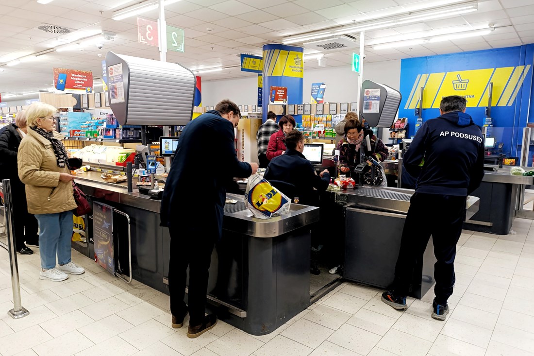 Trgovine danas zatvaraju ranije, sutra rade samo izuzeci