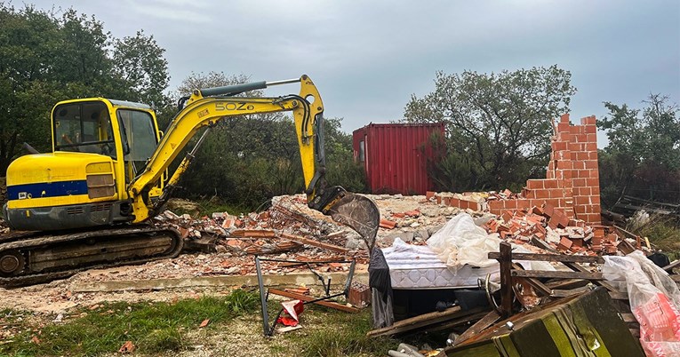 FOTO/VIDEO U Istri se ruše bespravno izgrađeni objekti. Slovenci bijesni: Tužit ćemo