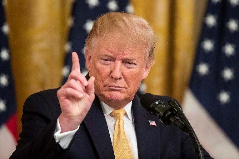 Trump održao čudan govor na desničarskom summitu u Bijeloj kući: "To je cirkus"
