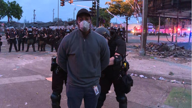 VIDEO CNN-ov reporter uhićen dok je izvještavao s prosvjeda u Minneapolisu