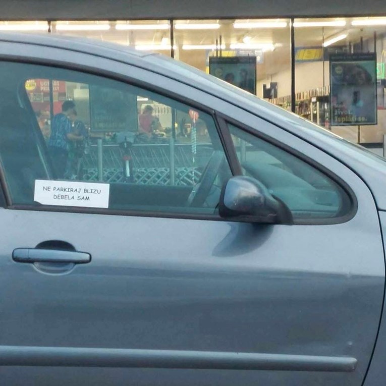 FOTO "Ovo kradem, sutra idem isprintati": Vinkovčanka oduševila porukom na automobilu