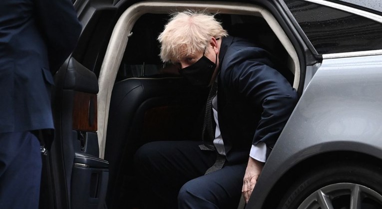 Johnson sazvao hitan sastanak zbog novog soja koronavirusa