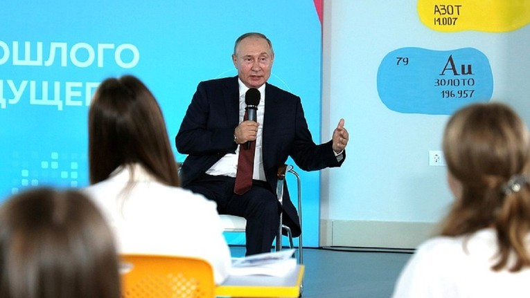 Putin bio na satu povijesti, učenik ga ispravio. Ravnatelj opomenuo učenika