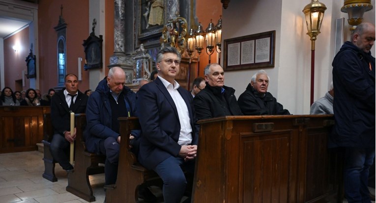 Plenković na Hvaru u procesiji Za križen: Vidjet ću koliko mogu izdržati
