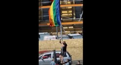 VIDEO Maturanti u Zagrebu skidali LGBT zastave, čovjek stao pred njih 20 i otjerao ih
