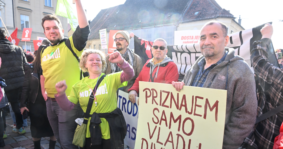 Plakat s imenom legende ex-yu rocka privukao pažnju na prosvjedu protiv HDZ-a