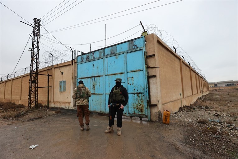 Sirijski ministar: Iz zatvora pobjeglo 120 članova Islamske države, uhvatili smo 81