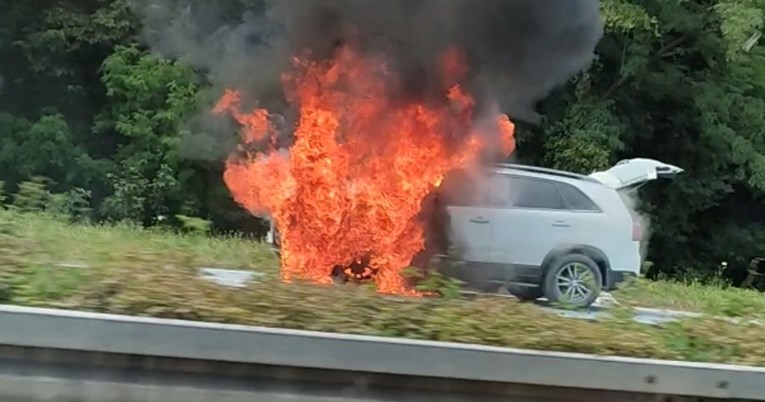 VIDEO Zapalio se auto na autocesti A1