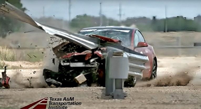 VIDEO Pogledajte kako je Tesla prošla u sudaru sa zaštitnom ogradom