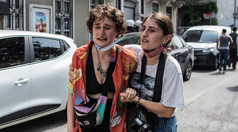 VIDEO Policija suzavcem rastjerala Gay Pride u Istanbulu