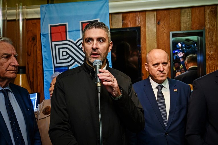 Nova anketa: Gotovo polovica ljudi smatra da gradonačelnik Dubrovnika mora otići