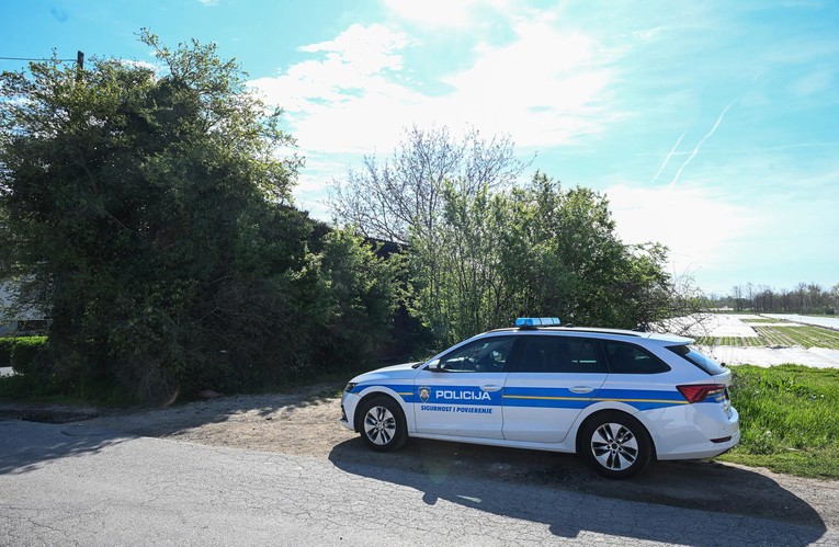Španjolac se u Lici nakon potjere zabio u policijski automobil