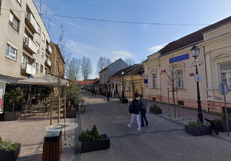 Mladić (23) pretukao muškarca ispred kafića u Bjelovaru pa pobjegao