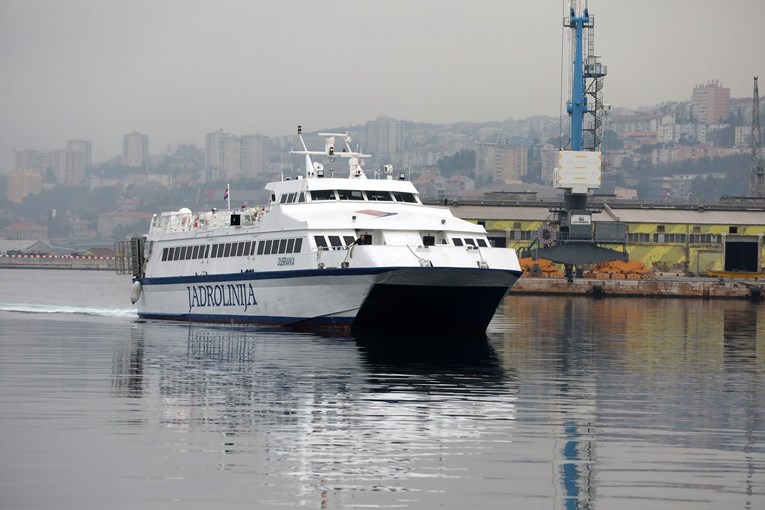 Jadrolinija prodaje dva katamarana