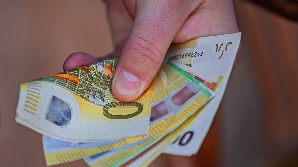Prosječna plaća za studeni iznosi 7914 kuna