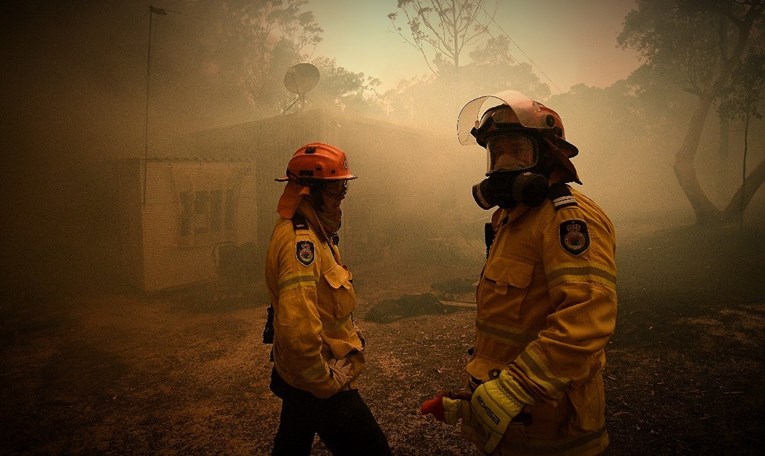 Australski vatrogasci pale pašnjake kako bi spriječili širenje velikih požara