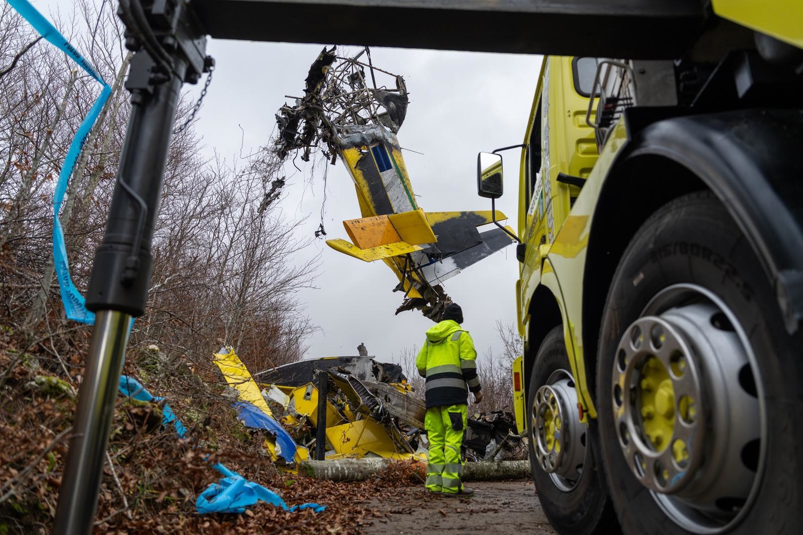 VIDEO I FOTO Uklonjena olupina AirTractora koji se srušio kod Senja
