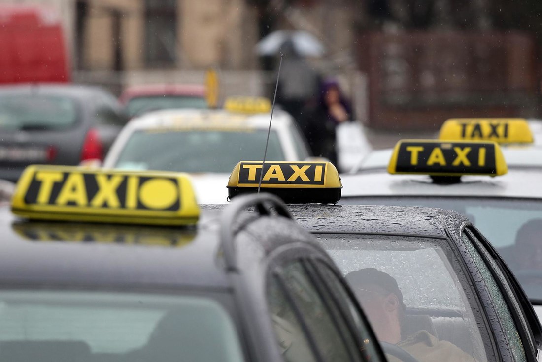 Ali zaaašto taksisti pričaju s putnicima tijekom vožnje? (Znanost kaže da je to ok🙄)