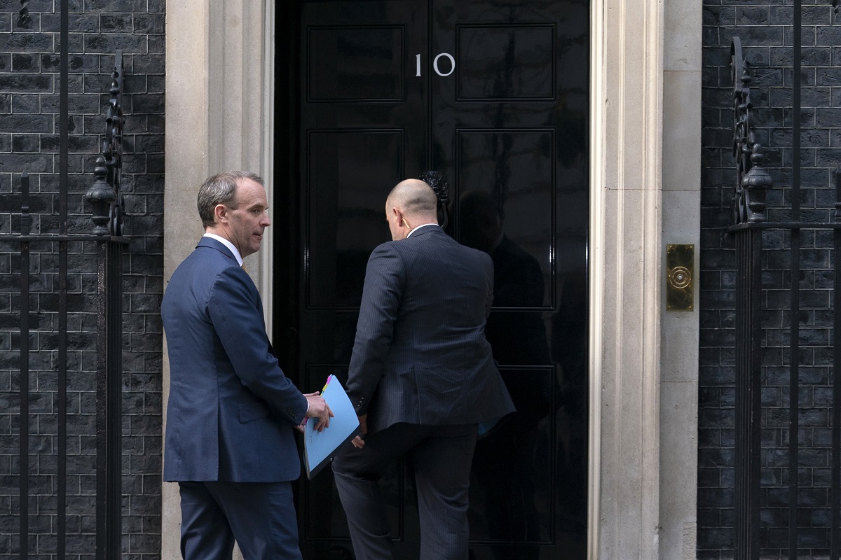 Britanska vlada bez Johnsona razmatra produženje ograničenja kretanja