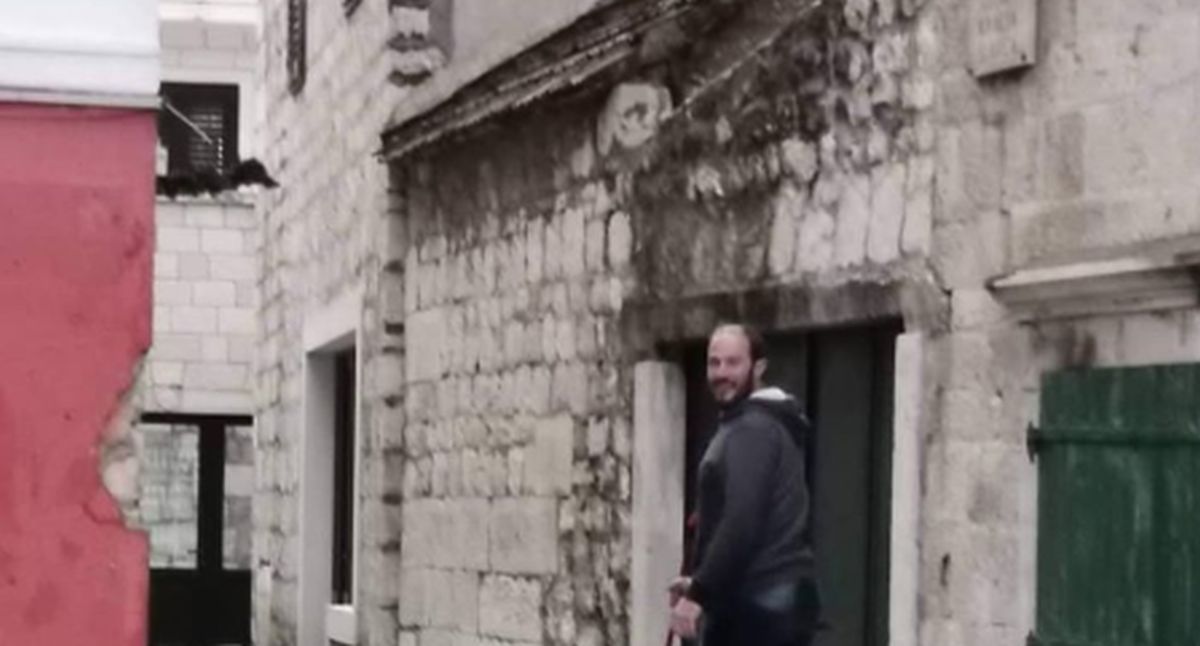 "Omiški gondolijer": Dosjetljivi Dalmatinac pokazao kako se snalazi u poplavi