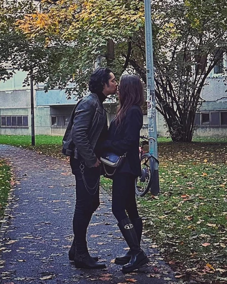 Pjevač Parnog valjka pokazao koliko je zaljubljen u Noru s kojom čeka prvo dijete 