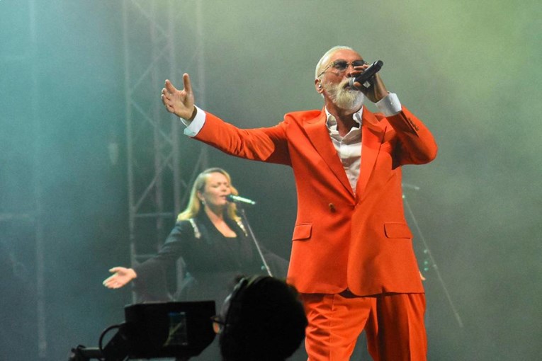 Dino Merlin u jednom danu rasprodao peti koncert na Koševu pa najavio i šesti