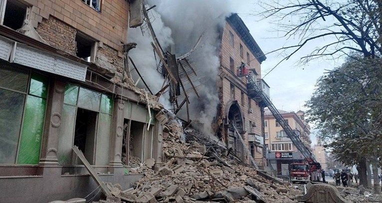 FOTO Stižu fotografije s mjesta jutrošnjeg raketnog napada na Zaporižju