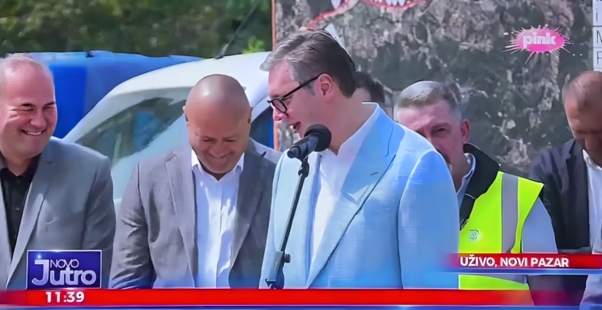 Vučićev lapsus se širi društvenim mrežama. Pomiješao jelo i vjerske vođe