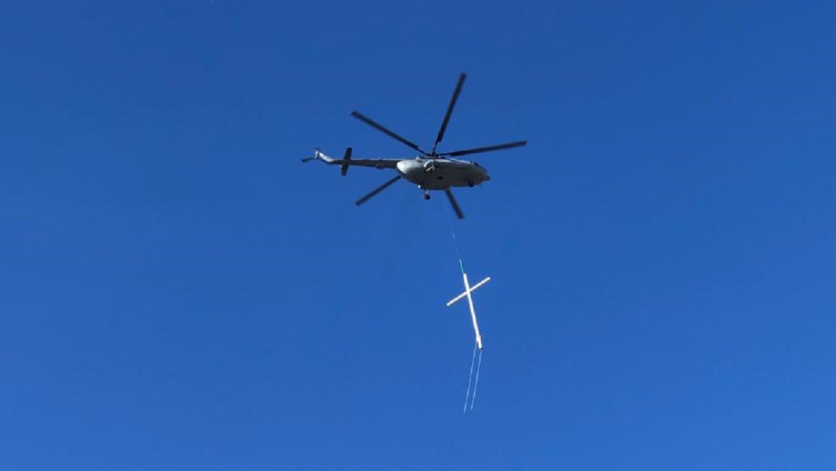 Na Mosoru se postavlja križ od 10,5 metara, prenosili ga vojnim helikopterom
